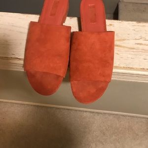 Forever 21 Size 7 flat sandals in excellent condition. Rust color
